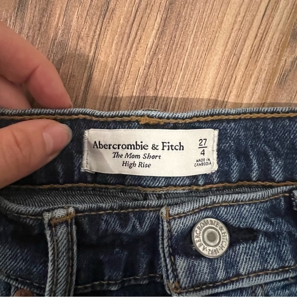 Abercrombie & Fitch High Rise Mom Short - Picture 7 of 9